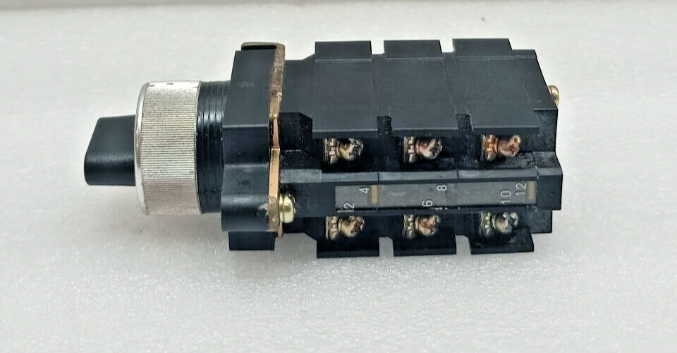 FUJI ELECTRIC AK22-IM3324PB CY51563-1 CAM SWITCH NEW FAST SHIPPING