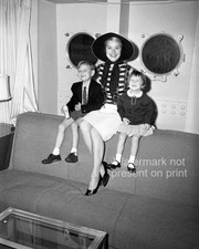 Hope Lange With Children Photo 8x10 New York Arrival 1962