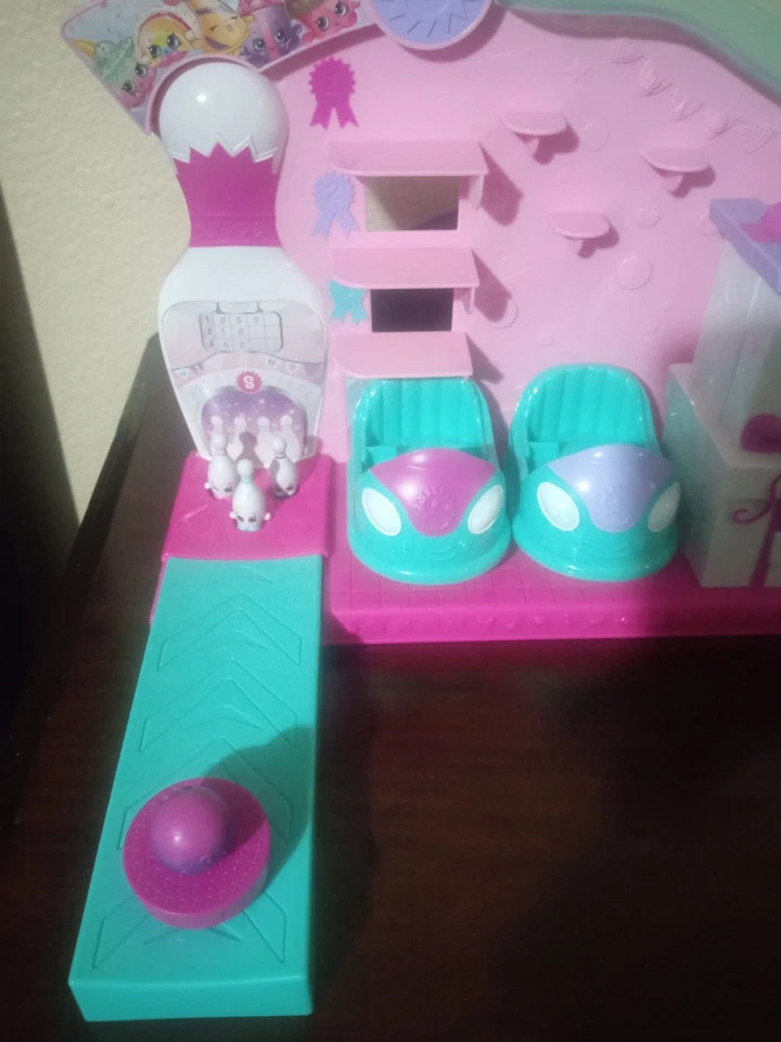 Shopkins Party Game Arcade+Macaroon Cafe Collection Great Condition - Image 2 of 4