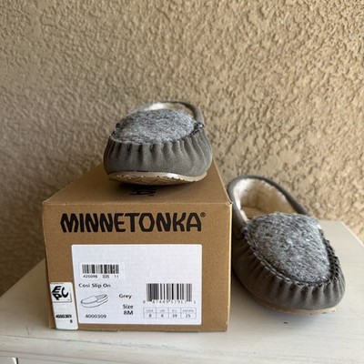 minnetonka moccasins Women Size 8