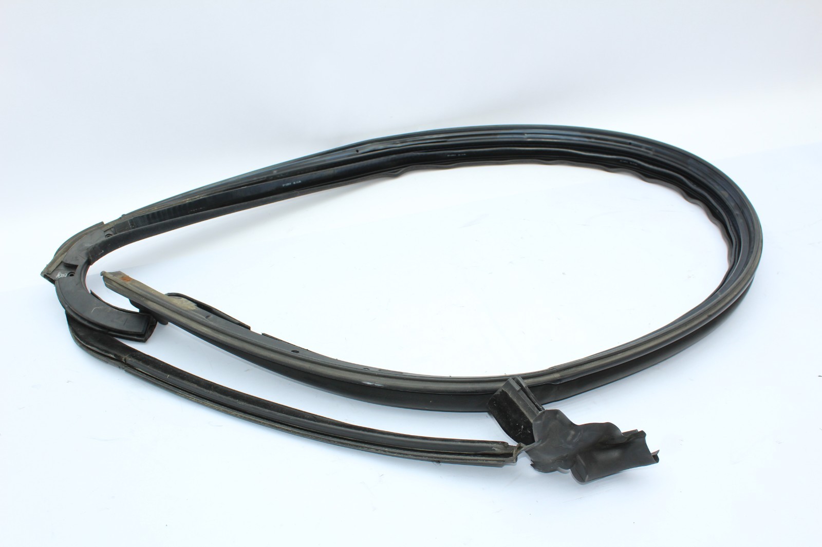 2003-2010 Bentley Continental Left Upper Door Weatherstrip Seal OEM 3W8867367