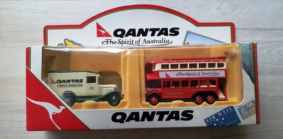 LLedo QANTAS Cargo Handling Truck and Spirit of Australia Bus Set boxed - image 2 of 4
