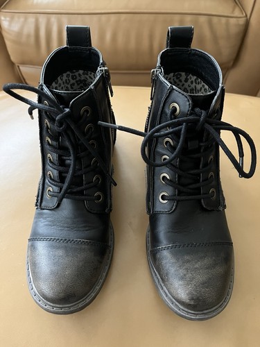 Billabong Women’s 6 Black Distressed Faux Leather Ankle Combat Boots Willow Way