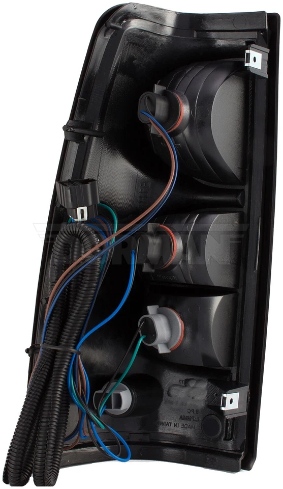 Conjunto de luz trasera derecha 2005 para Chevrolet Silverado 3500 Dorman 2004-2006 Foto 3 de 4