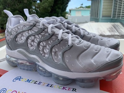 nike air vapormax plus silver white