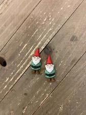 Garden Gnome in Green Stud Earrings ER319-10gomes-CEC 