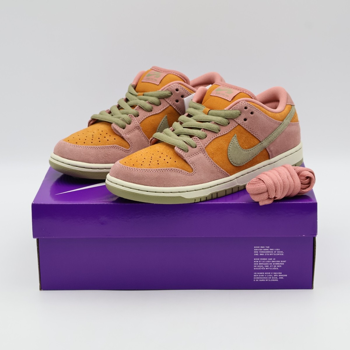 靴 Nike SB Dunk LowRed Stardust and Monarch Nike SB Dunk Low Red Stardust Men's - HJ4135-600 - US