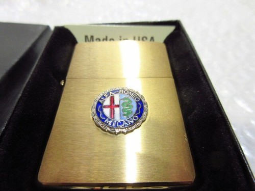 Accendino Zippo Alfa Romeo Emblema Logo Metallo Oro Lavorazione Unilaterale Giappone - Foto 2 di 6