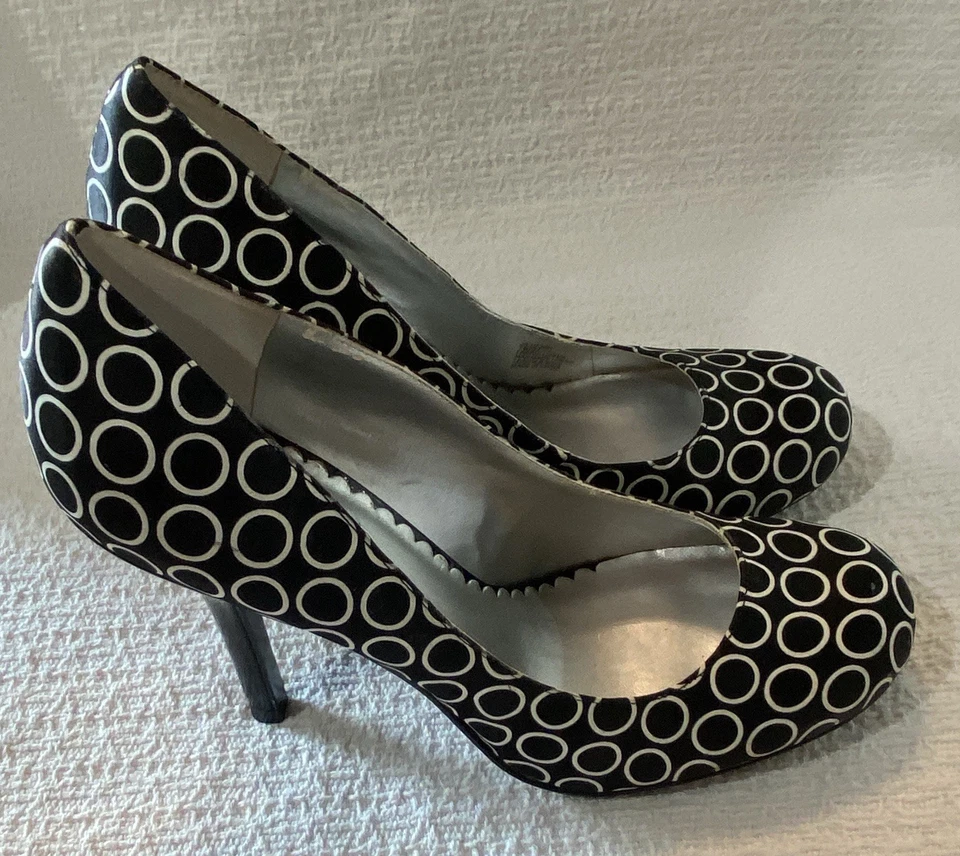 Zapatos de tacón Jessica Simpson blanco y negro JS HENRI a lunares talla 7B/37 Foto 2 de 4