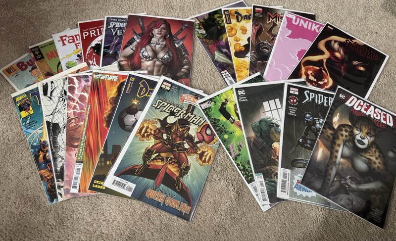 LARGE 21 COMICS BOOK LOT-MARVEL, DC, INDIES- All Books In The Picture Included!