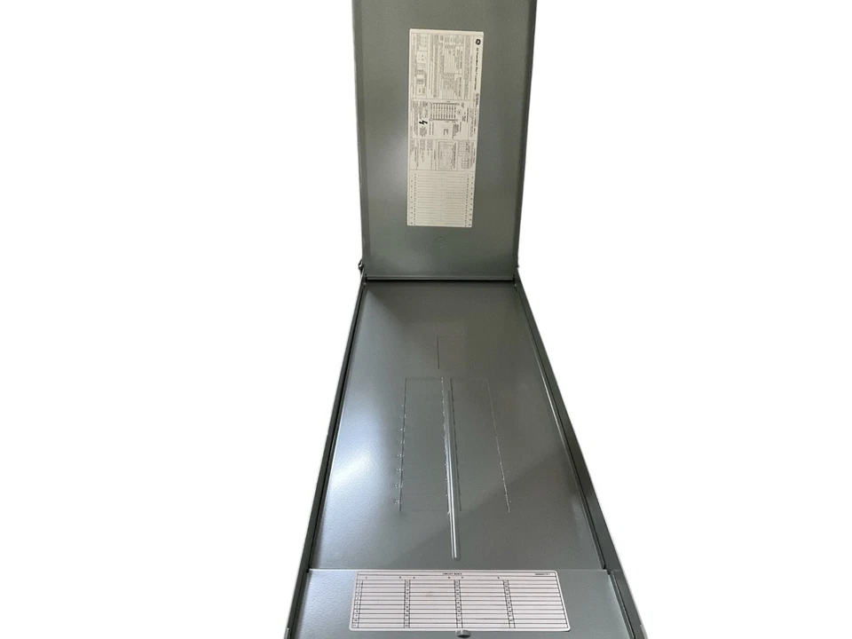 GE TLM2020RCU 200a 120/240vac 1ph 3w 20/40 Nema 3 tacos principales marca Foto 2 de 4