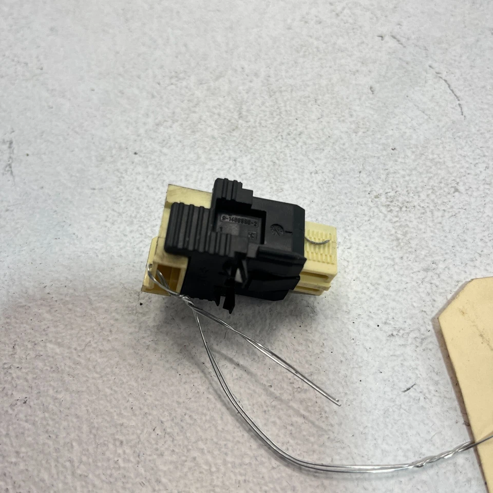 2017-2020 BMW 430i F36 ДАТЧИК ПЕРЕКЛЮЧАТЕЛЯ СТОП-СИГНАЛА СТОЯНОЧНОГО ТОРМОЗА OEM - Изображение 3 из 4