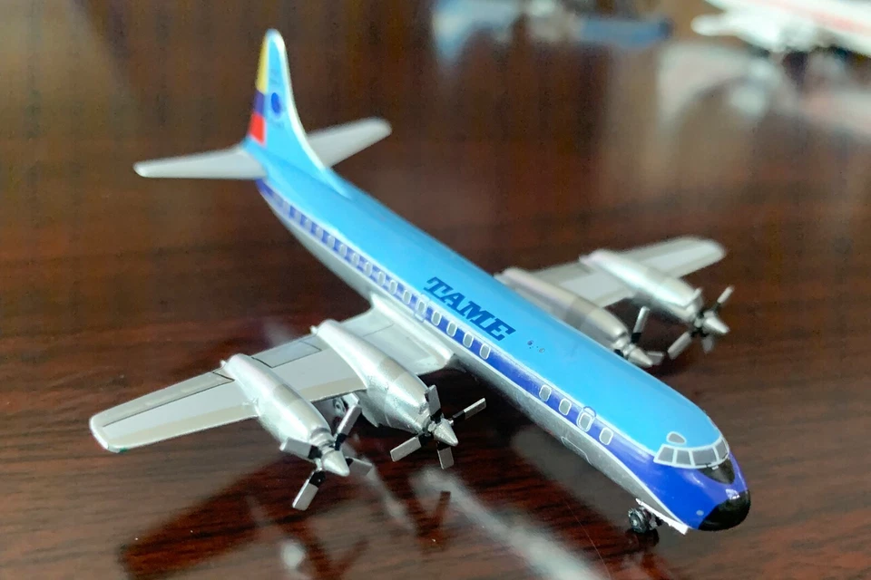 TAME Lockheed L-188A Electra / HC-AZY / EAV400-AZY / 1:400 - Image 2 of 3