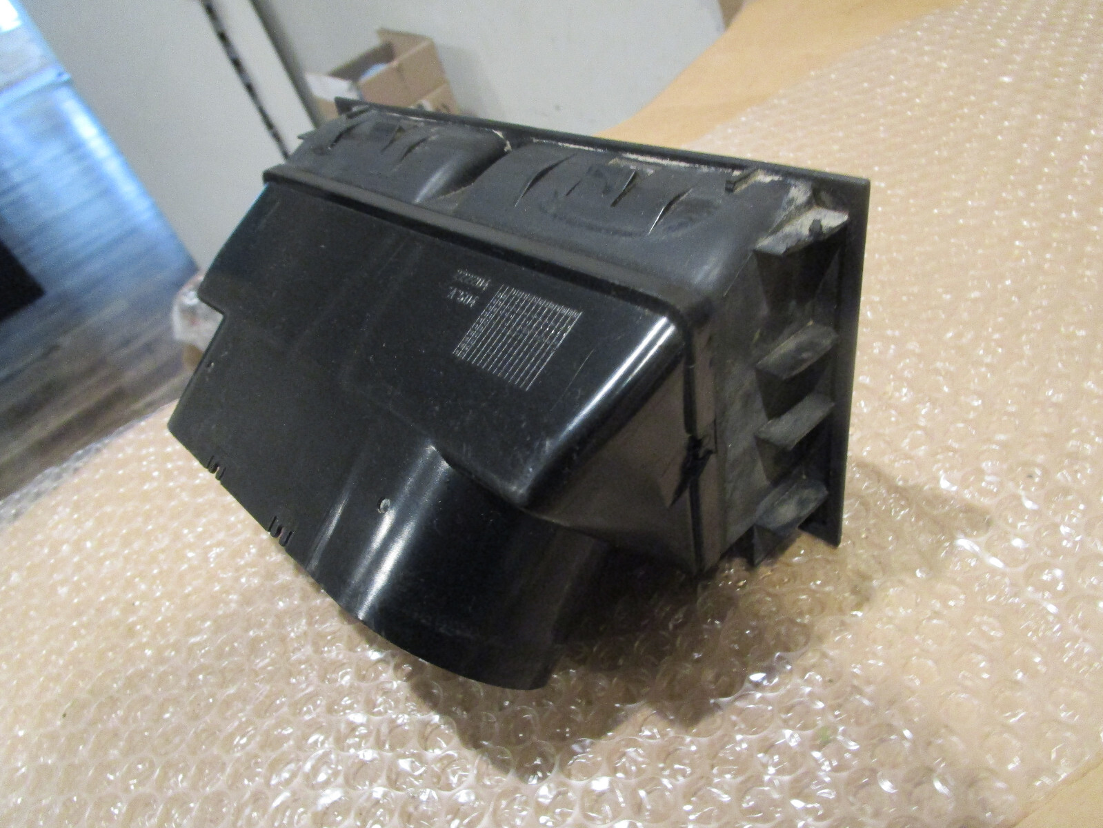 Ferrari 348,355 - Central Air Vent/Diffuser P/N 64320000