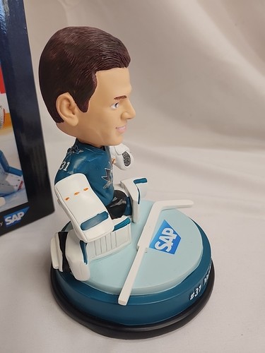 Exclusive 2016-17 Martin Jones San Jose Sharks Bobblehead 11/26/2016 giveaway - Picture 7 of 17