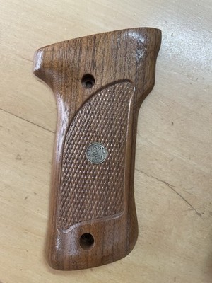 Smith & Wesson 422 622 2206 grip panel SINGLE RIGHT SIDE checkered wood (#21)