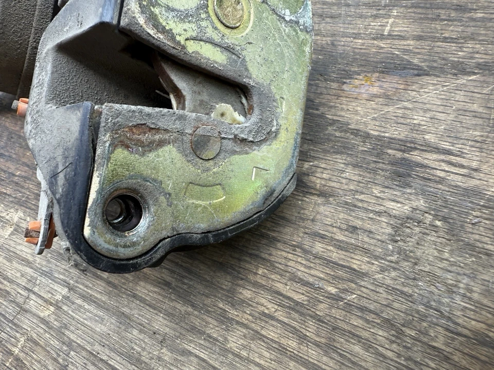 2001-2004 Toyota Tacoma Crew Cab Left Driver REAR Power Door Lock Latch Actuator - Image 2 of 3