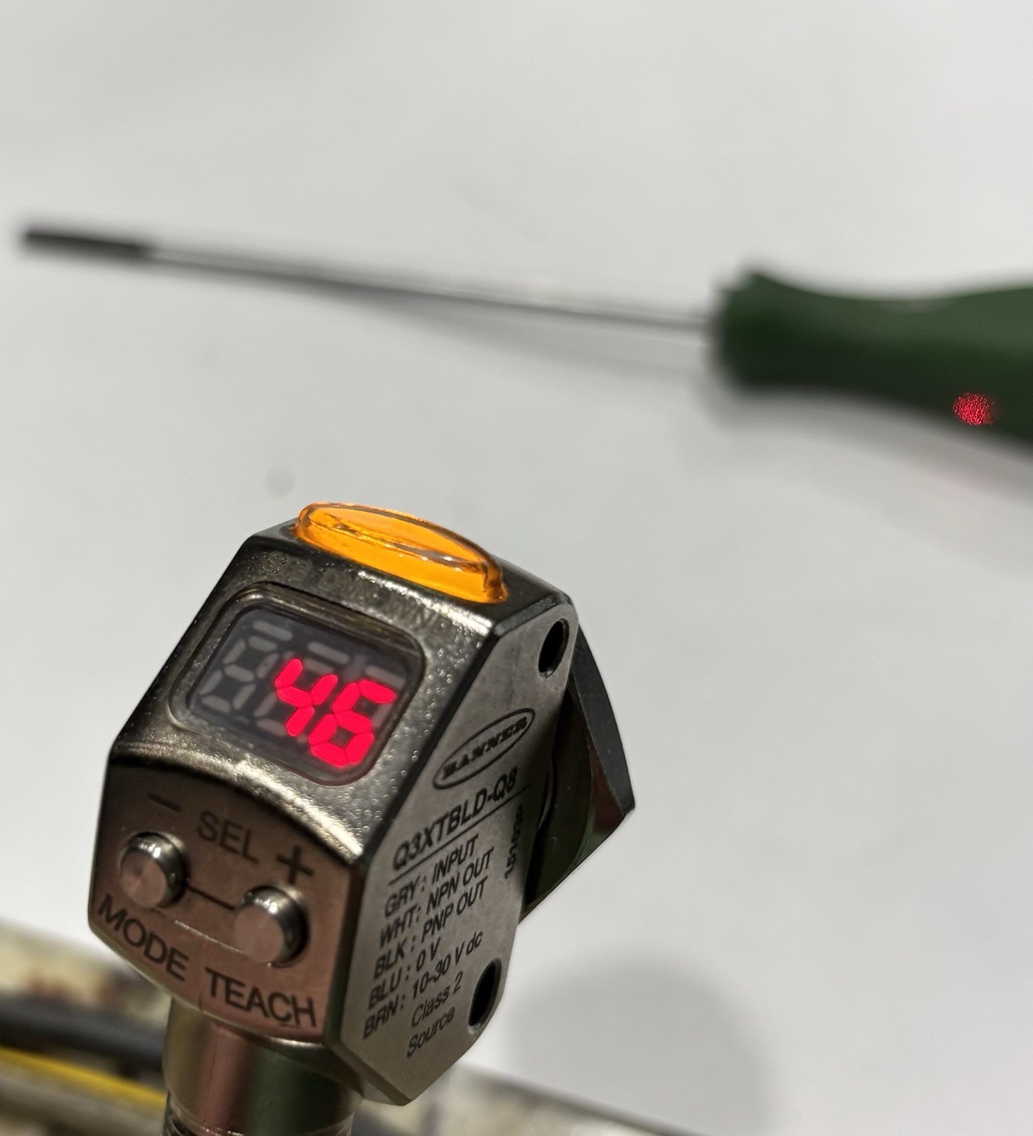 BANNER Q3XTBLD-Q8 Laser Sensor Works Good No Scratches On Face