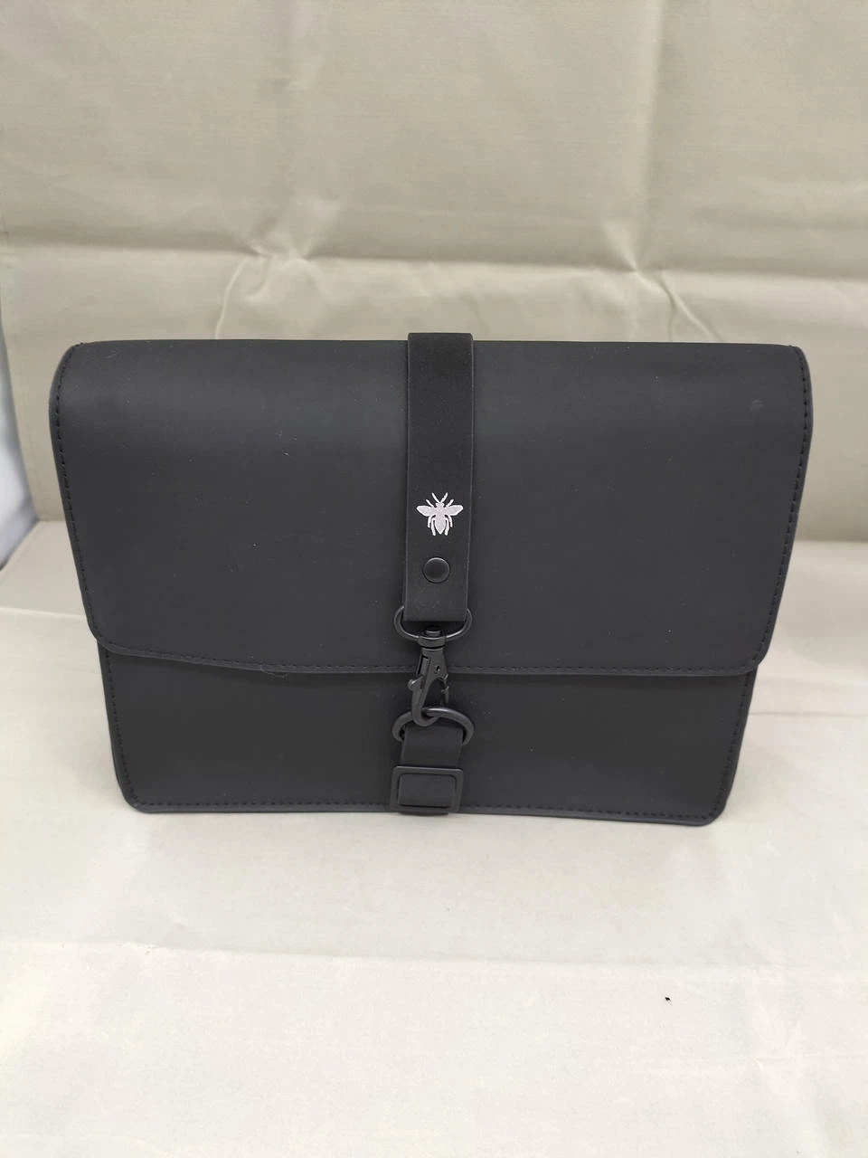 Pochette nouveauté CHRISTIAN DIOR   Elégant accessoire de créateur