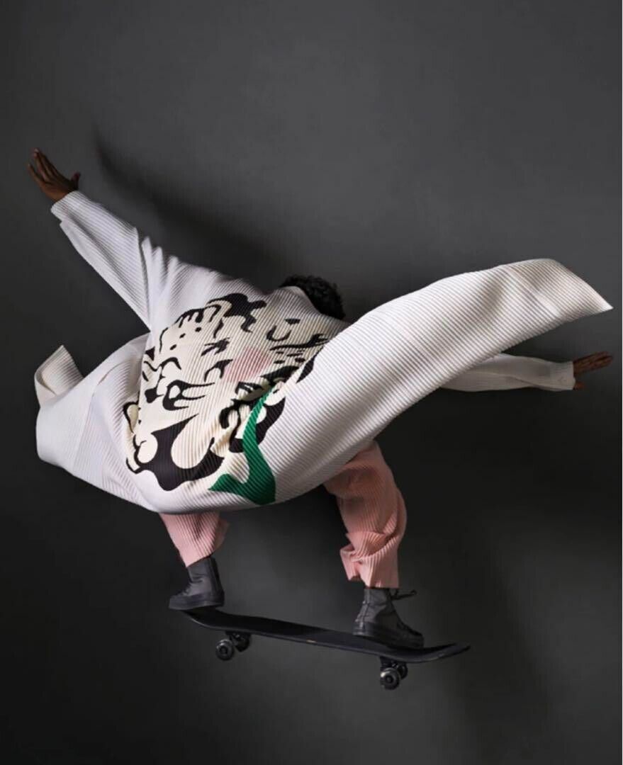 HOMME PLISSE ISSEY MIYAKE + IKKO TANAKA Collection White HOMME PLISSE ISSEY MIYAKE + IKKO TANAKA Collection White
