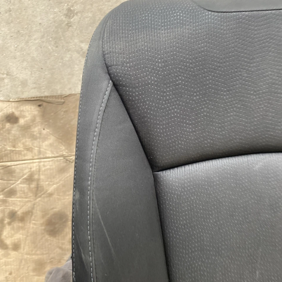 Subaru Legacy 2015 2016 2017 sedán asiento del pasajero delantero derecho cojín superior Foto 4 de 4