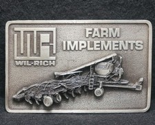 XA25149 VINTAGE 1981 FARM IMPLEMENTS AGRICULTURE FARMING TRACTORS BELT BUCKLE