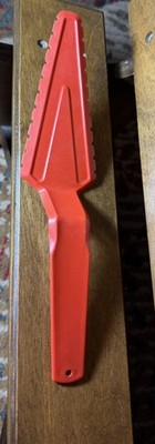 Vintage Tupperware Red Cake Pie Server Slicer Serrated Edge 1228-7 Retro Kitchen