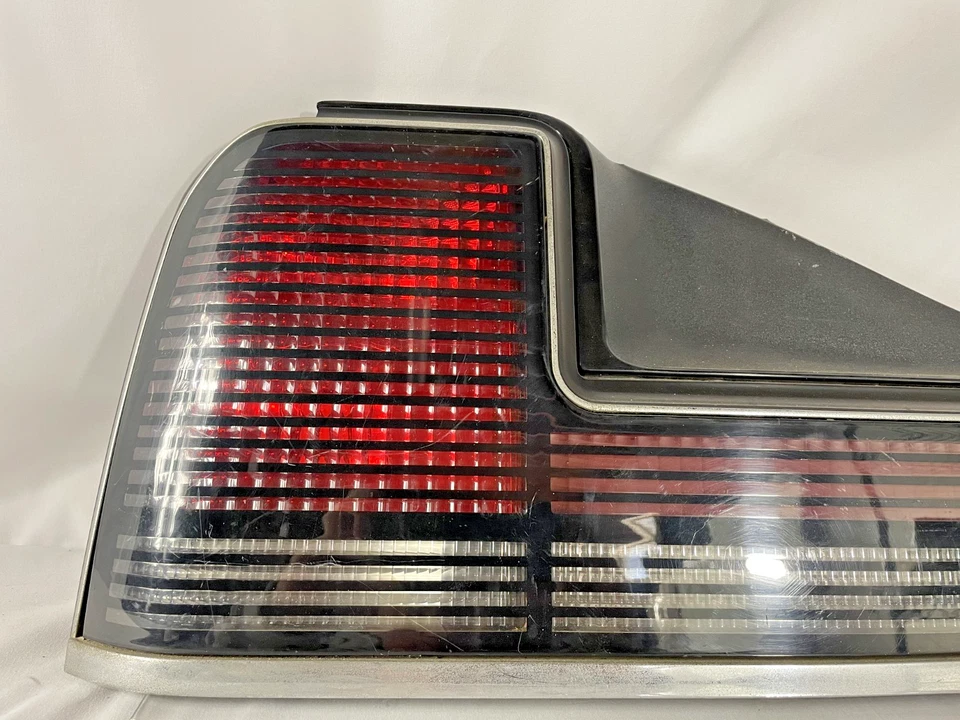Conjunto de luz trasera Oldsmobile Delta 88 pasajeros 1990-1991 - OEM Foto 2 de 4