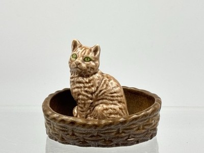 Vintage Wade Pottery Tabby Cat Basket Trinket Dish Figurine Brown Ceramic