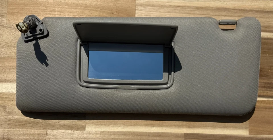 Nissan Titan 2004-2014 lado del conductor gris parasol LH iluminado parasol OEM Foto 2 de 3