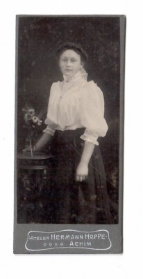 9635- CDV * Junge Dame Standbild * Achim um 1910