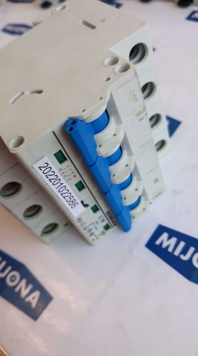 Interruptor de circuito de 4 poles SCHRACK C 16 400V BS 017816 - Imagen 5 de 7