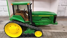 1998 ERTL John Deere 8300T 1/16  #5182 Tractor w Track Vintage 1998
