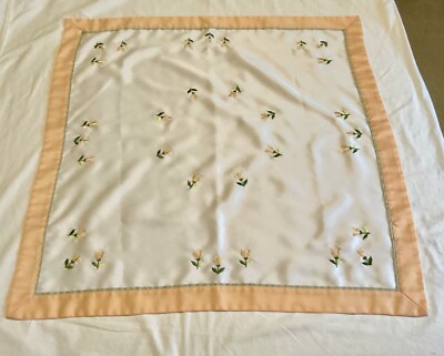 Tischdecke ca. 85x85cm offwhite mit Blumenmuster (4 vorhanden)