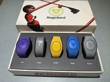 BOX WITH 5 DISNEY WORLD named MAGIC BANDS USED cannot be re-used or linked