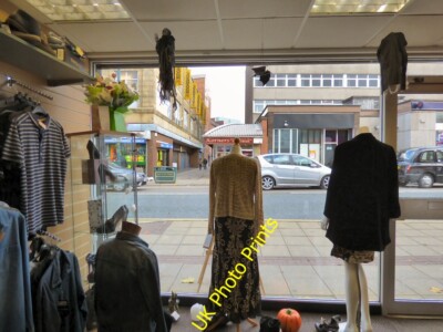 Foto 6x4 innen Erdbeer-Barett Kleid Agentur Hyde\/SJ9494 Blick durch c2015