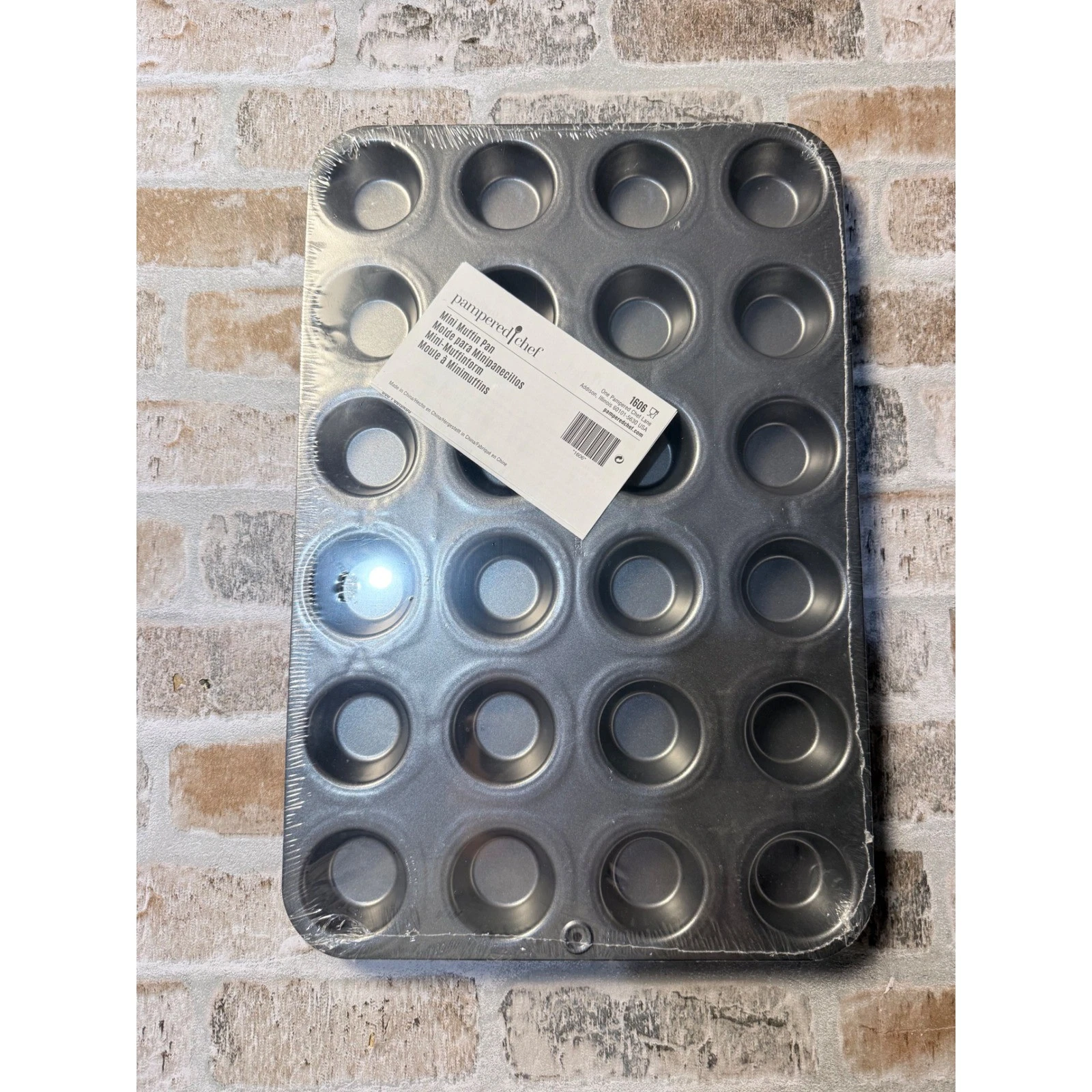Pampered Chef Mini Muffin Pan 1606 24 Cup Nonstick Bakeware Gray New