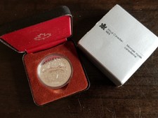 1981 Polar Bear $1 Dollar Coin With Box