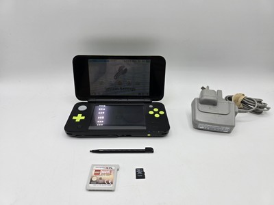 New Nintendo 2DS XL Konsole - Schwarz und Grün + SD-Karte & Spiele - Tomodachi Life