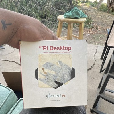 element14 Pi Desktop DIY Computer Kit for Raspberry Pi Casual Computing