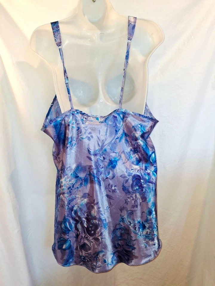 Cacique Plus 尺寸 1X 紫色蓝色花卉缎面化学睡衣 — 第 2/3 张图片
