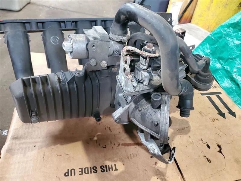 Intake Manifold Fits 97-98 BMW 528i 572795 - Image 3 of 4