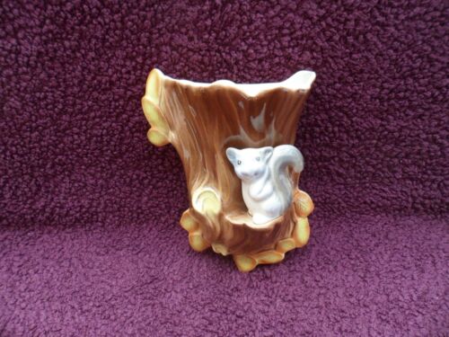 Vintage Hornsea Pottery Fauna Squirrel Wall Pocket no. 572, excellent condition. - Picture 1 of 5