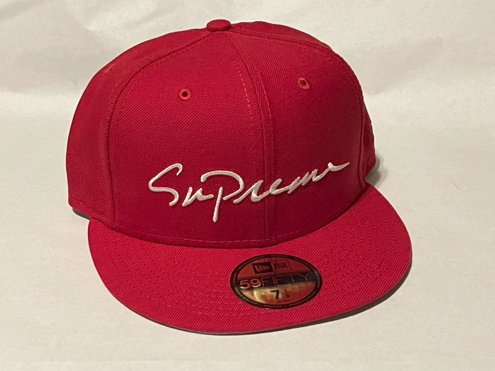 SUPREME x New Era Classic Script casquette chapeau ROUGE 7 1/8 NEUF ! F/W 2018