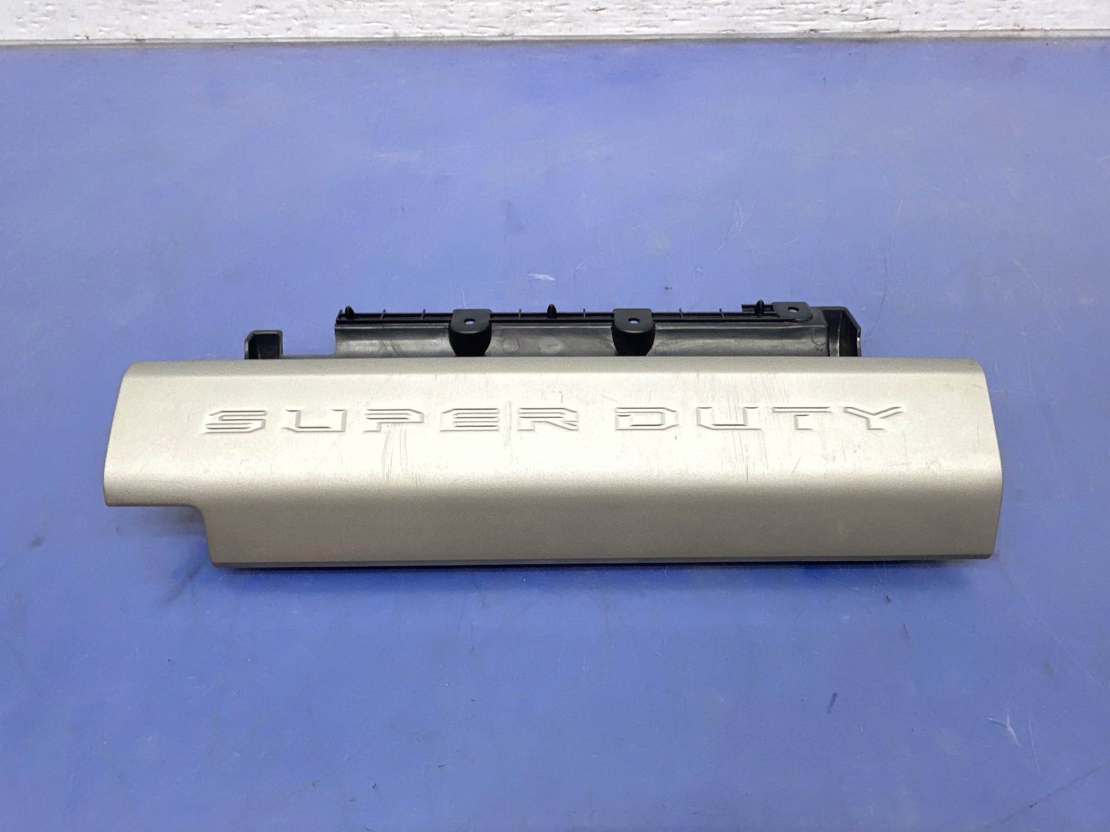 2018 FORD F250 OEM UPPER GLOVE BOX DOOR W/ SUPERDUTY MOLDING *SCRATCHES*