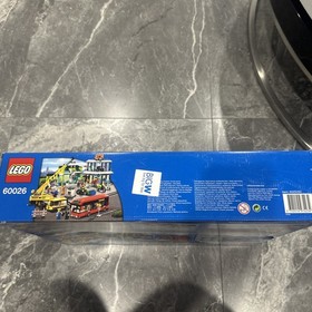 LEGO CITY Town Square 60026 (New Sealed)   SLIGHT DAMAGE