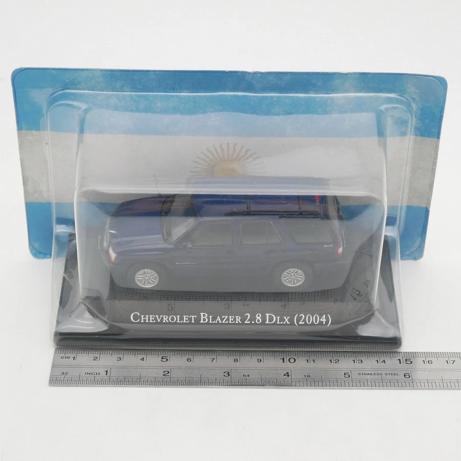 1: 43 雪佛兰 Blazer 2.8 DLX 2004 SUV 压铸模型汽车-详细 — 第 2/4 张图片