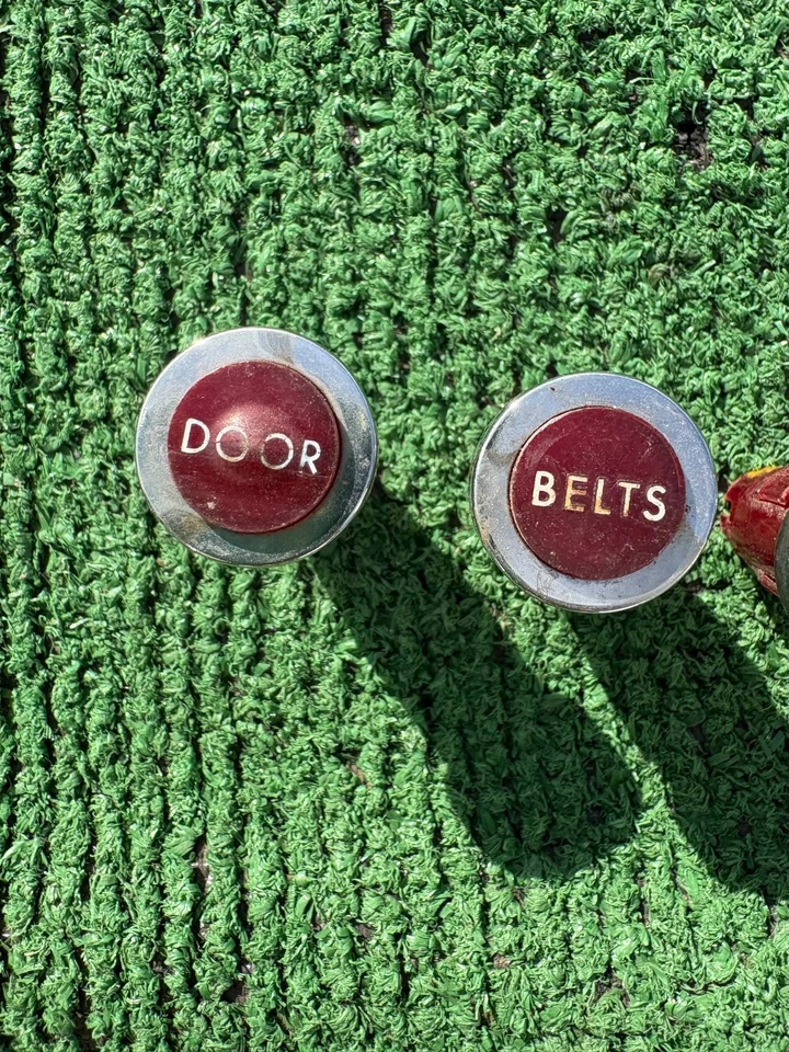 1967 - 1969 ? Ford Thunderbird Cougar Mustang ? small safety control lights 1968 Foto 2 de 4