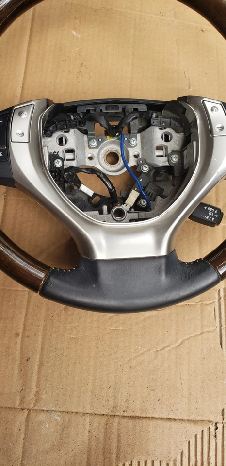 Volante apto para Lexus IS250/300/350 RCF 2014-2020 con moldura Foto 2 de 4