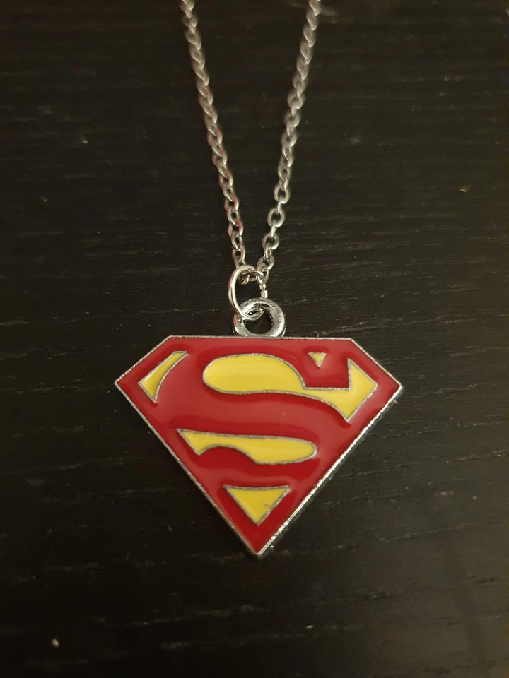 Superman Medallion Necklace 18" Silver Plated Chain Gift Box, NEW USA - Image 3 of 3